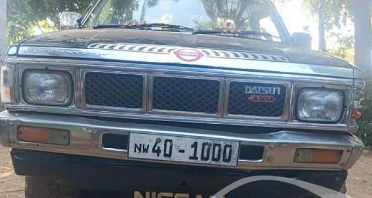 NISSAN DATSUN 1983