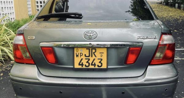 TOYOTA PREMIO 2002