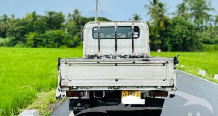 TOYOTA DYNA CREW CAB 2004