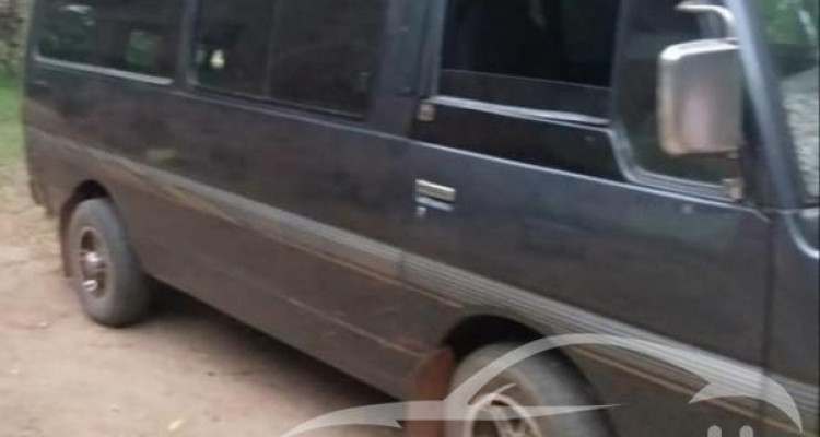 NISSAN CARAVAN 1986