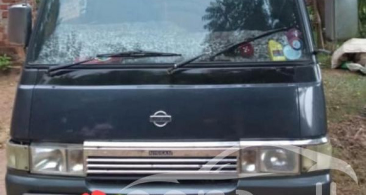 NISSAN CARAVAN 1986