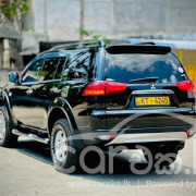 MITSUBISHI MONTERO 2012