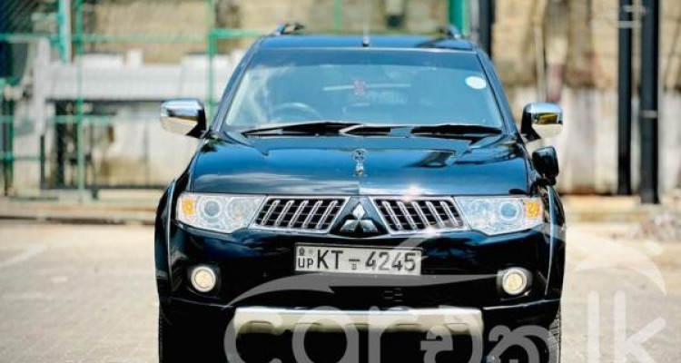 MITSUBISHI MONTERO 2012