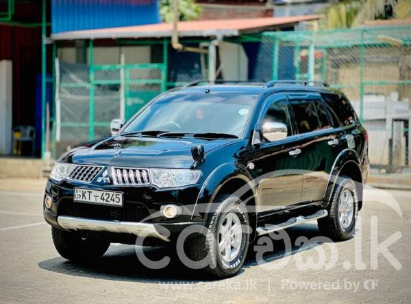MITSUBISHI MONTERO 2012