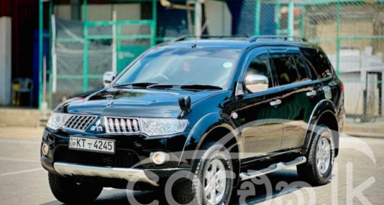 MITSUBISHI MONTERO 2012