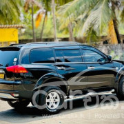 MITSUBISHI MONTERO 2012