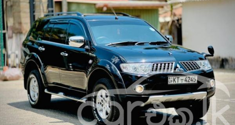 MITSUBISHI MONTERO 2012