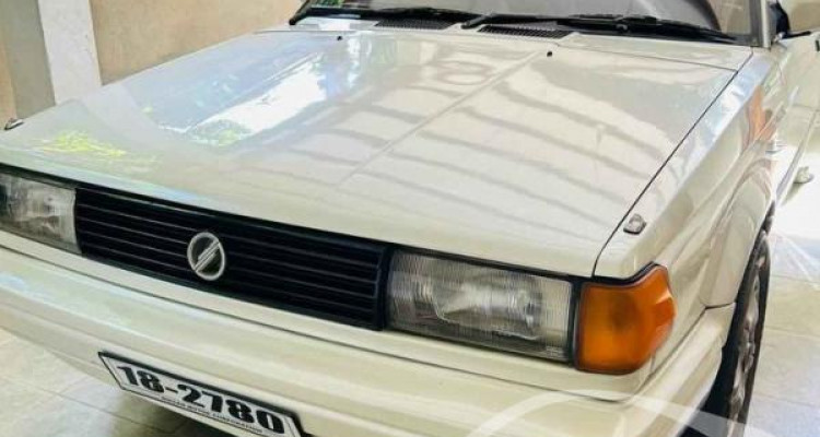 NISSAN TRAD SUNNY 1989