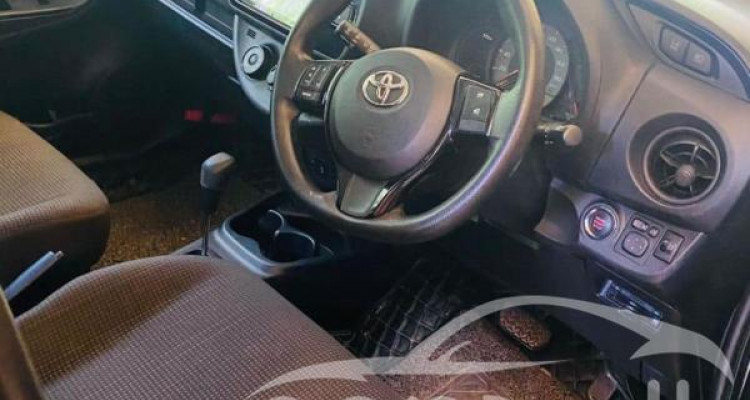 TOYOTA VITZ 2019