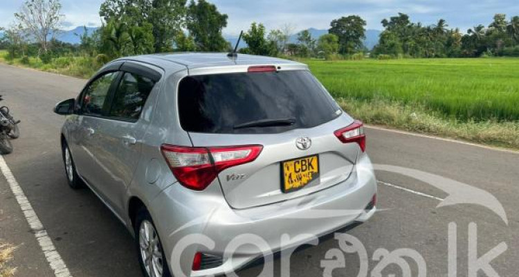 TOYOTA VITZ 2019