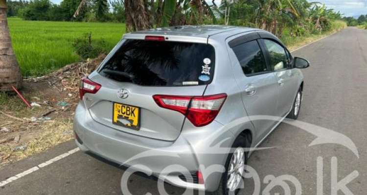 TOYOTA VITZ 2019