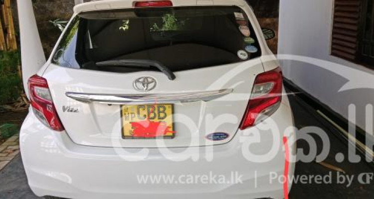 TOYOTA VITZ 2015