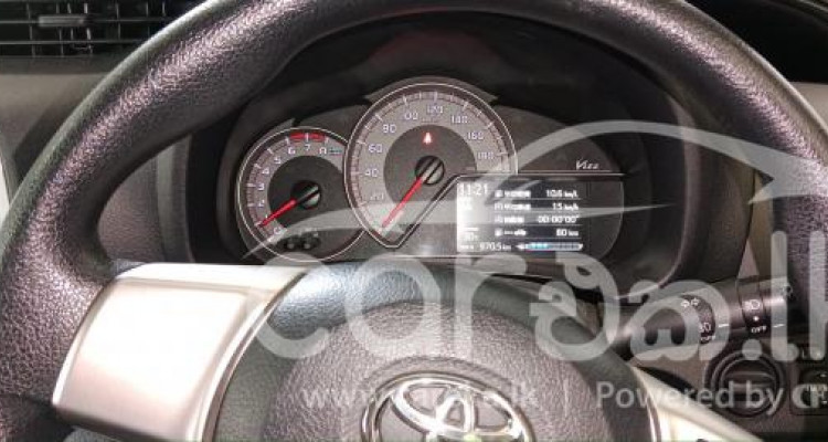 TOYOTA VITZ 2015