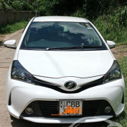 TOYOTA VITZ 2015