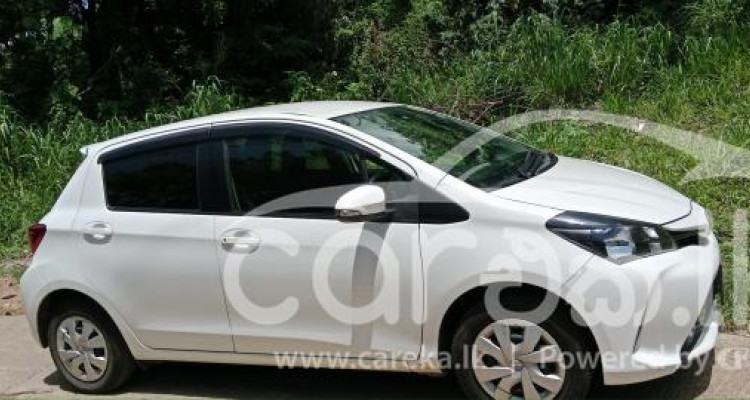 TOYOTA VITZ 2015