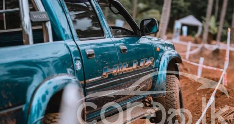TOYOTA HILUX 1996