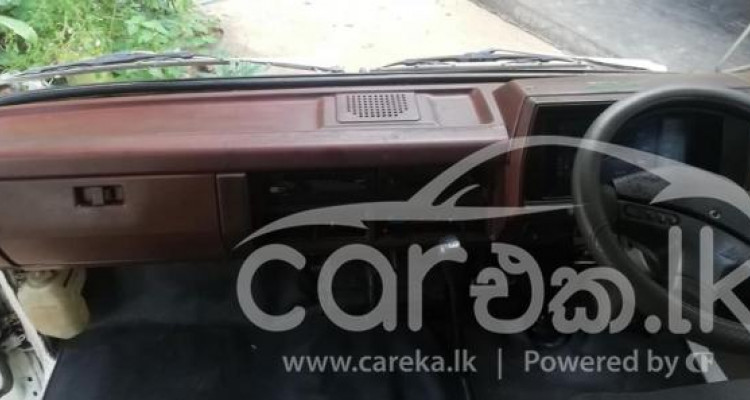 NISSAN CARAVAN 1985
