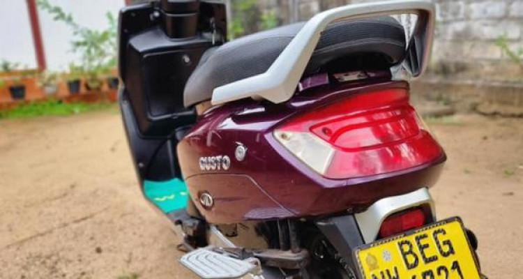 MAHINDRA GUSTO 2016