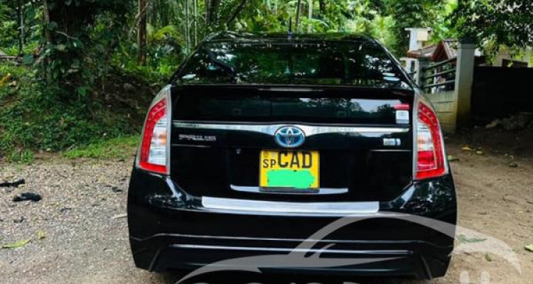 TOYOTA PRIUS 2014
