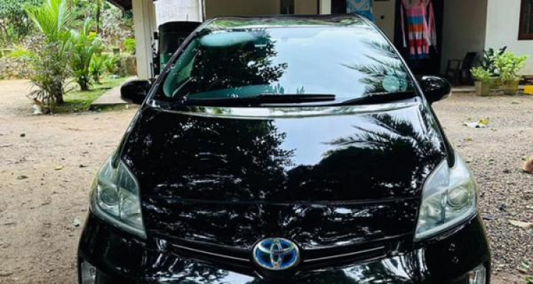 TOYOTA PRIUS 2014