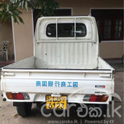MITSUBISHI MINICAB 2002