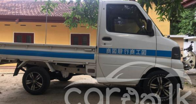 MITSUBISHI MINICAB 2002