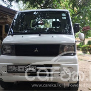 MITSUBISHI MINICAB 2002