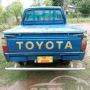 TOYOTA HILUX 1987