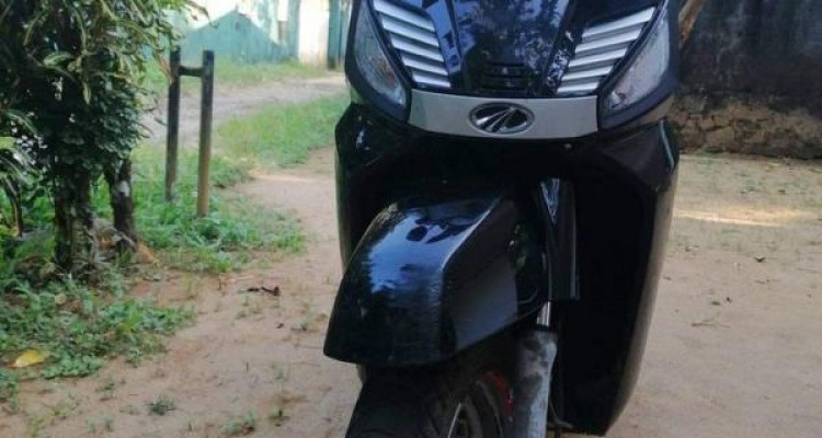 MAHINDRA GUSTO 2015