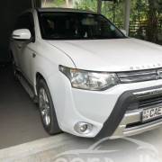 MITSUBISHI OUTLANDER PHEV 2013