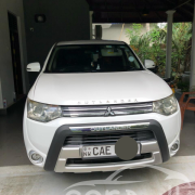 MITSUBISHI OUTLANDER PHEV 2013