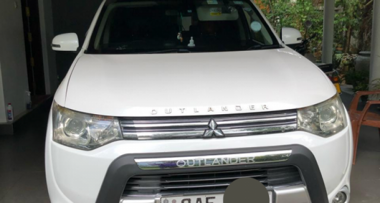 MITSUBISHI OUTLANDER PHEV 2013