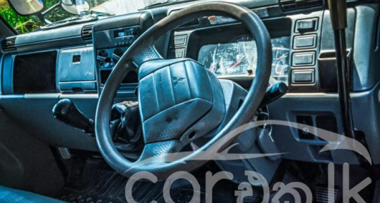 MITSUBISHI CANTER FUSO 2010