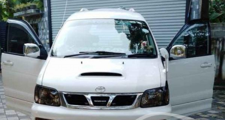 TOYOTA NOAH 2002