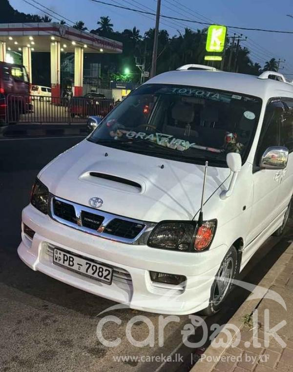 TOYOTA NOAH 2002