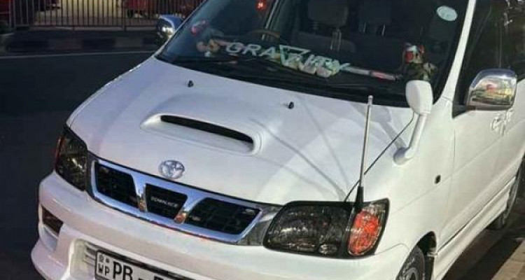 TOYOTA NOAH 2002