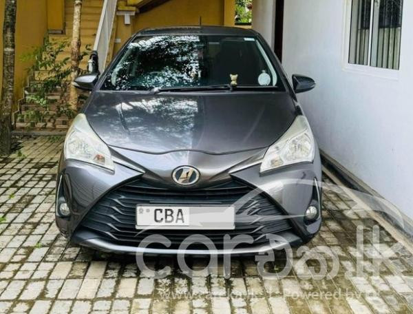 TOYOTA VITZ 2017