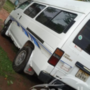 NISSAN CARAVAN 1990
