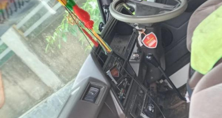 NISSAN CARAVAN 1990