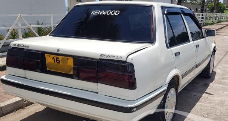 TOYOTA COROLLA AE81 1986