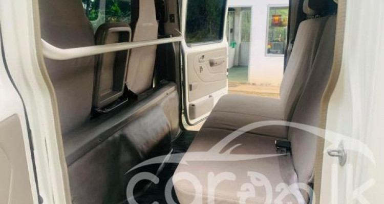 TOYOTA DYNA CREW CAB 2010