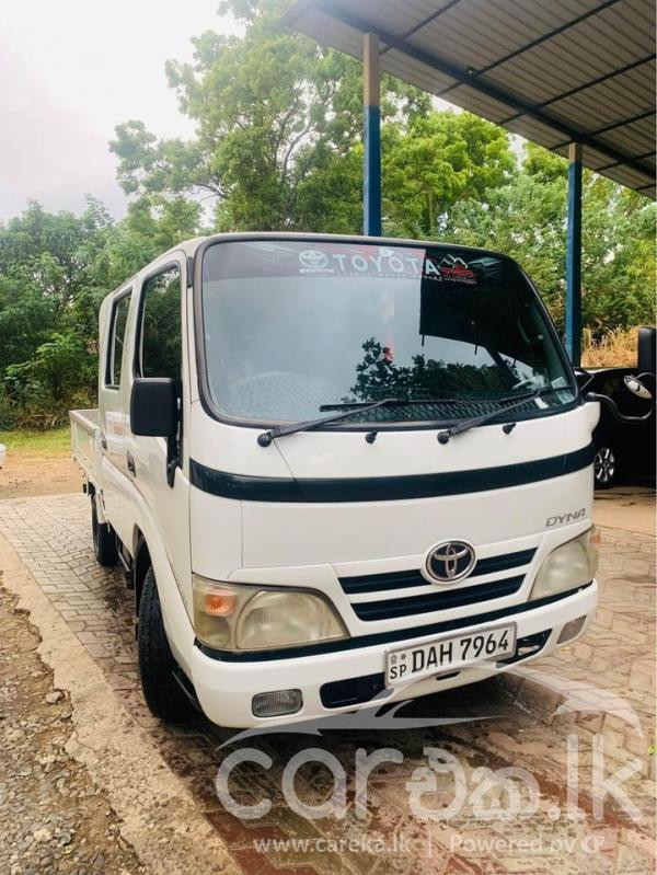 TOYOTA DYNA CREW CAB 2010