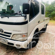 TOYOTA DYNA CREW CAB 2010