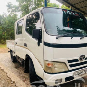 TOYOTA DYNA CREW CAB 2010