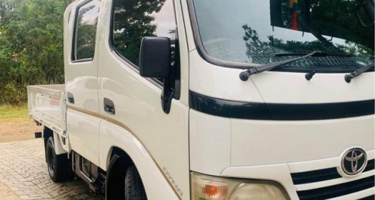 TOYOTA DYNA CREW CAB 2010