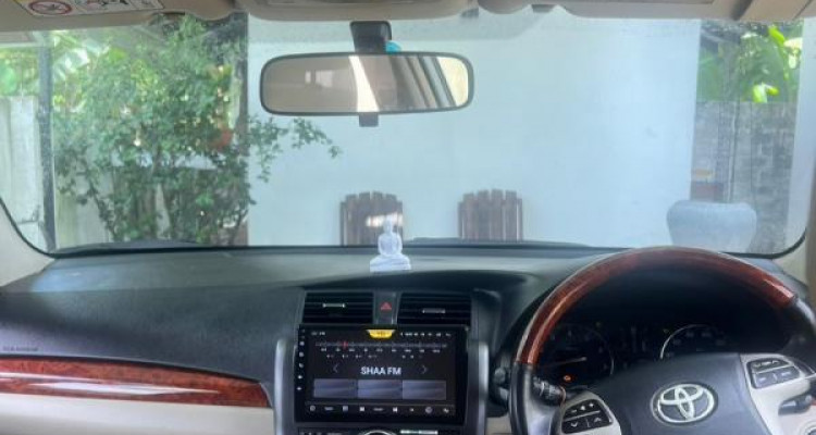 TOYOTA PREMIO 2013