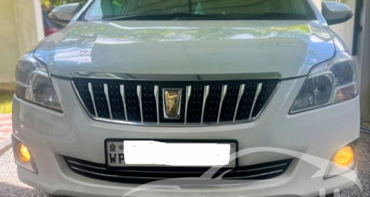 TOYOTA PREMIO 2013