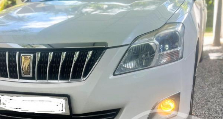 TOYOTA PREMIO 2013