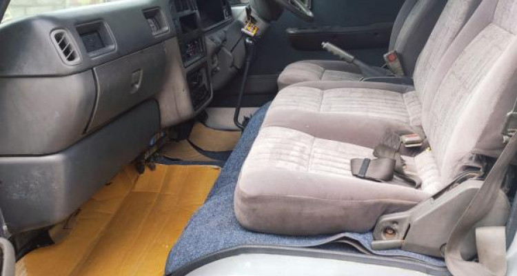 NISSAN CARAVAN 2000