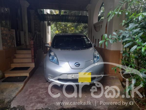 NISSAN LEAF AZEO 2013